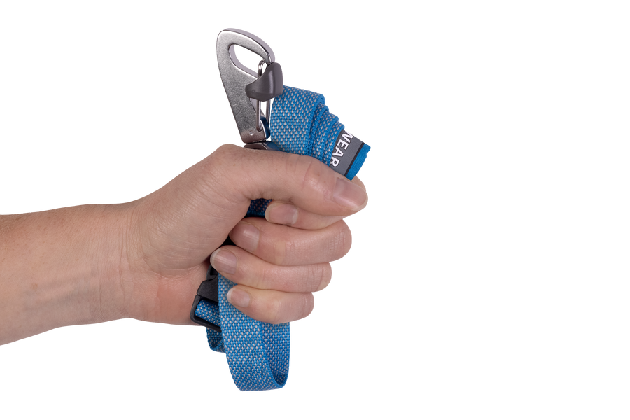 4095-Flagline-Leash-Blue-Mist-In-Hand-SMALL.png