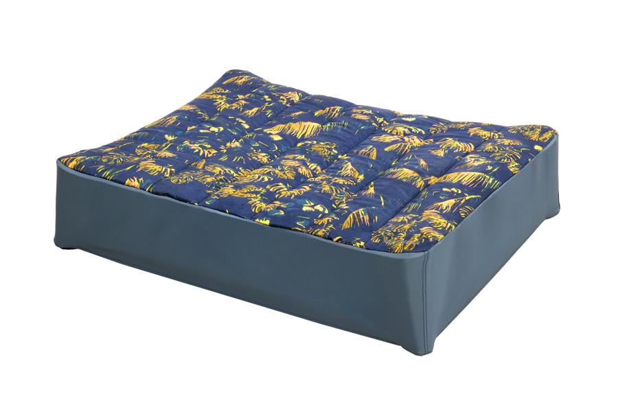 CompressedPNG-1073_Mt.EverRest-Insulated-Dog-Cot-Cover_Deep-Jungle_Main_STUDIO.png